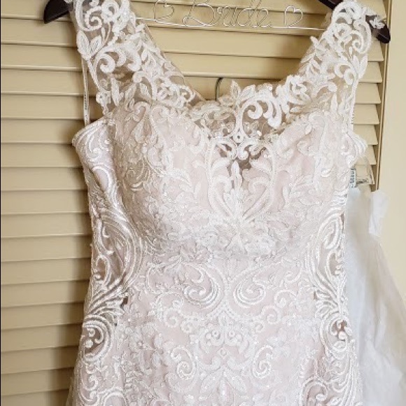 Essense of Australia wedding dress - Picture 3 of 7